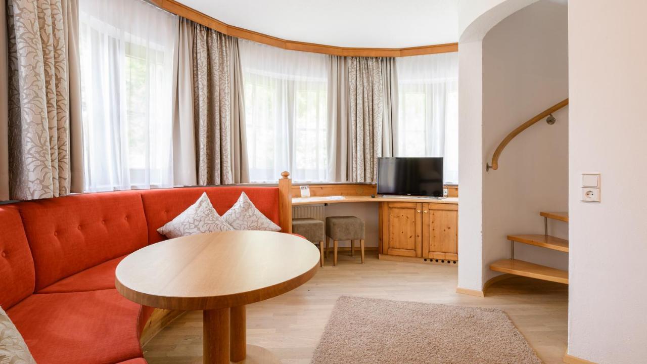 Hotel Garni Castel B&B Ischgl Exteriör bild