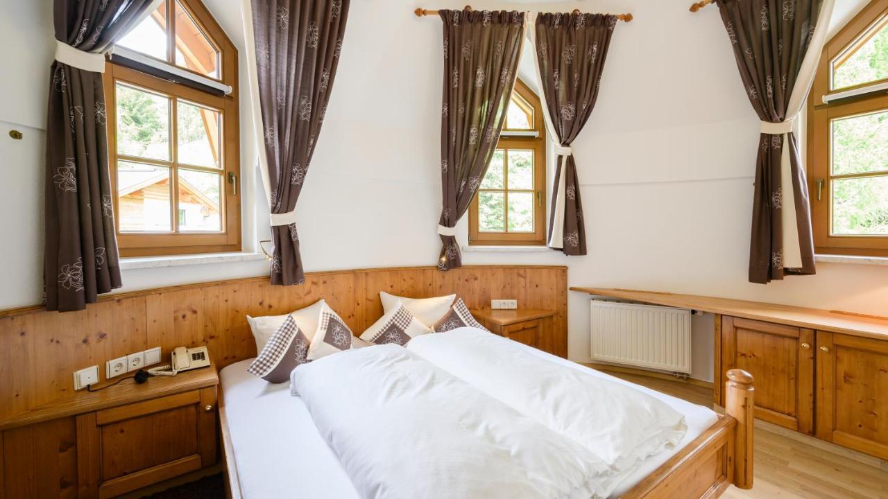 Hotel Garni Castel B&B Ischgl Exteriör bild