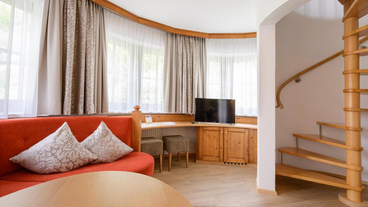 Hotel Garni Castel B&B Ischgl Exteriör bild