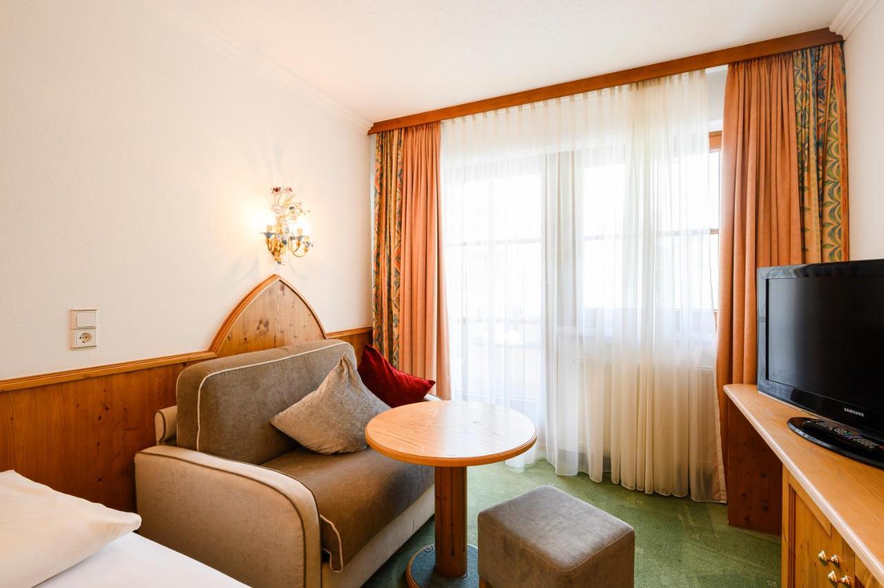 Hotel Garni Castel B&B Ischgl Exteriör bild