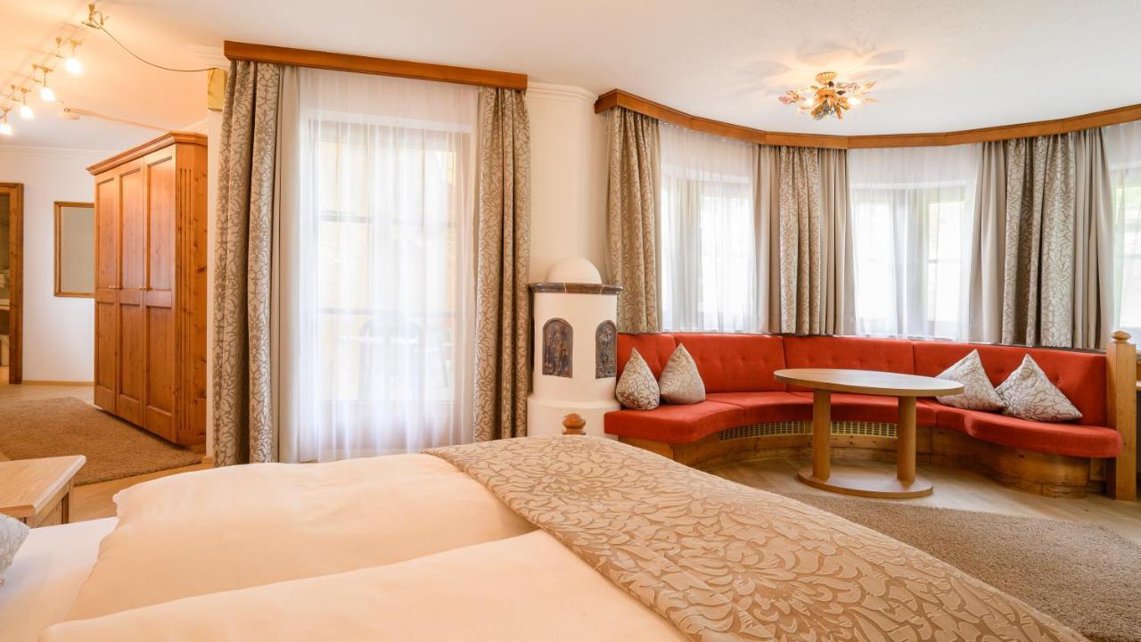 Hotel Garni Castel B&B Ischgl Exteriör bild