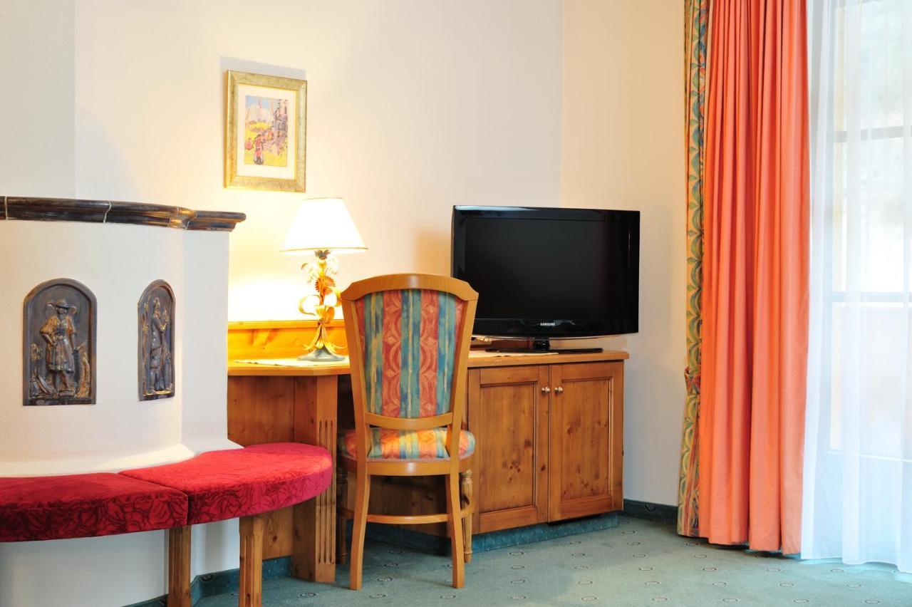 Hotel Garni Castel B&B Ischgl Exteriör bild
