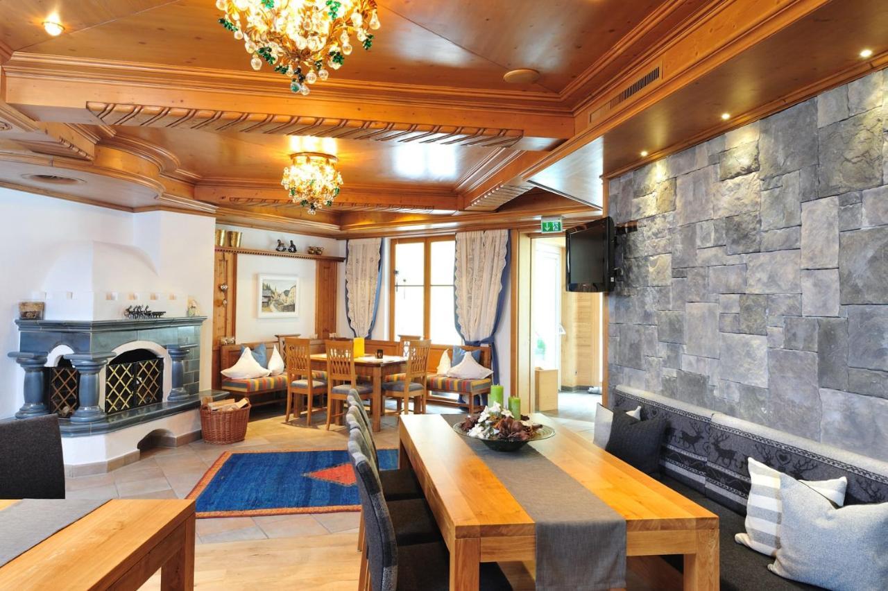 Hotel Garni Castel B&B Ischgl Exteriör bild