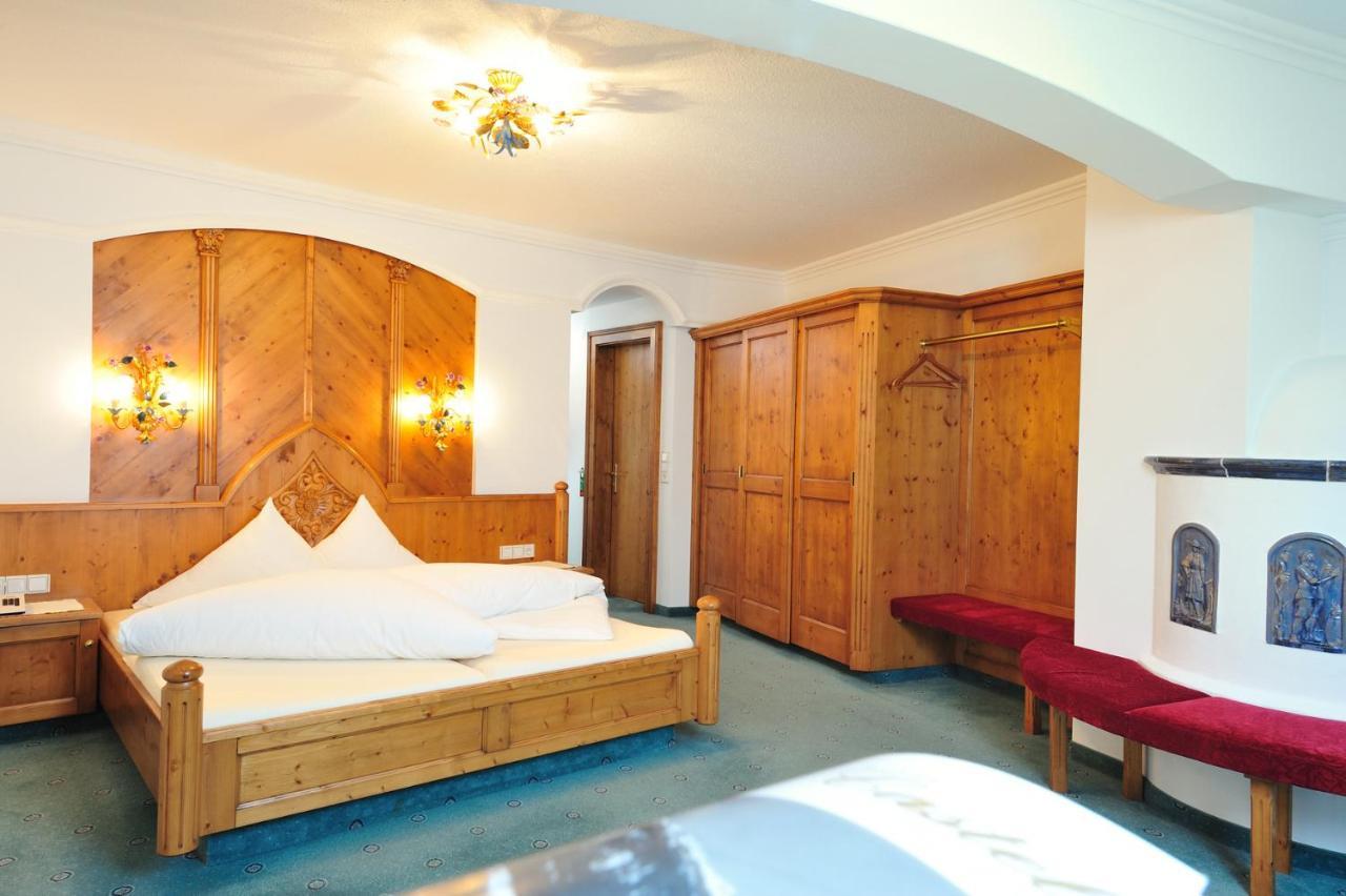 Hotel Garni Castel B&B Ischgl Exteriör bild