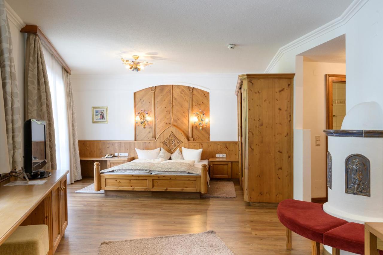 Hotel Garni Castel B&B Ischgl Exteriör bild