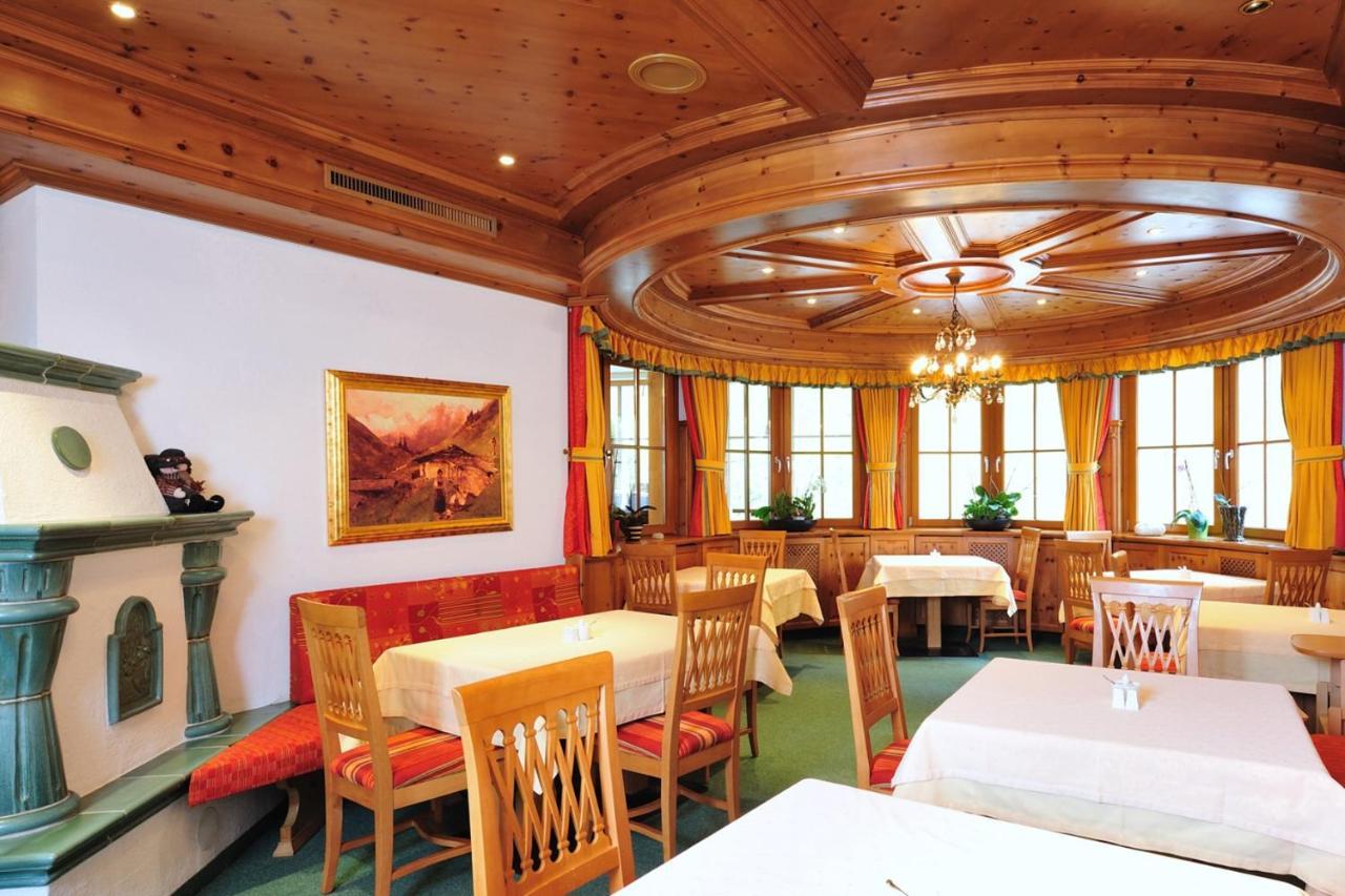 Hotel Garni Castel B&B Ischgl Exteriör bild