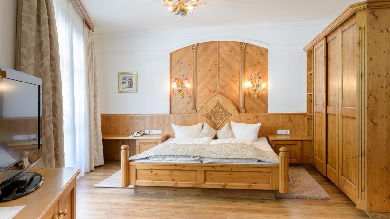 Hotel Garni Castel B&B Ischgl Exteriör bild