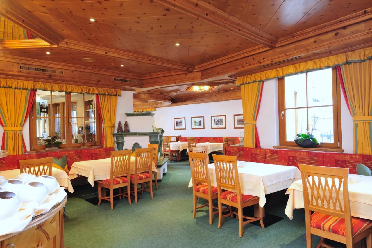 Hotel Garni Castel B&B Ischgl Exteriör bild