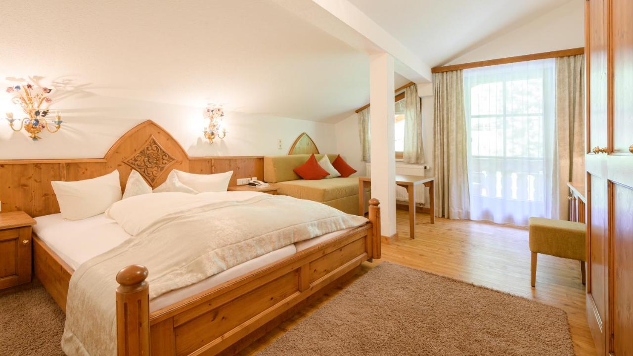 Hotel Garni Castel B&B Ischgl Exteriör bild