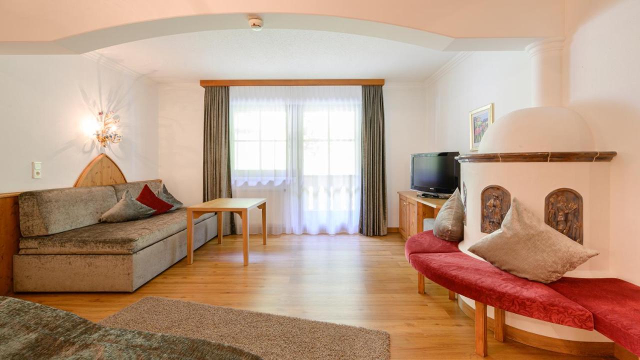 Hotel Garni Castel B&B Ischgl Exteriör bild