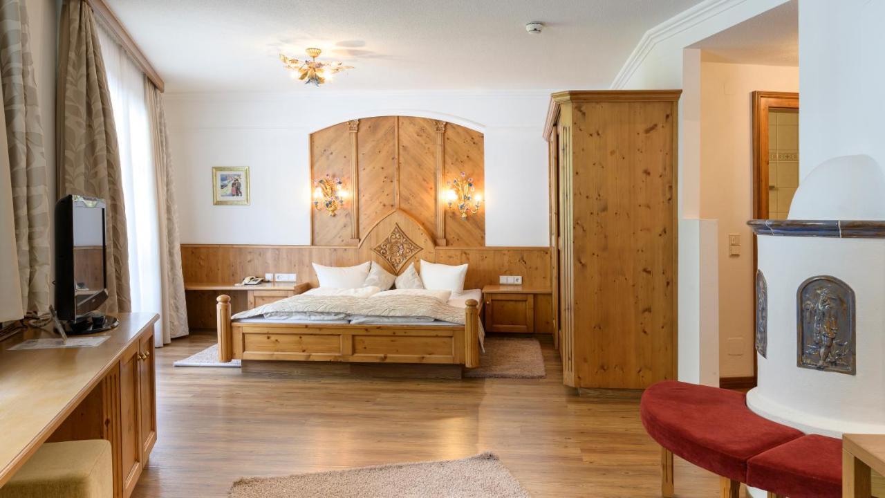 Hotel Garni Castel B&B Ischgl Exteriör bild